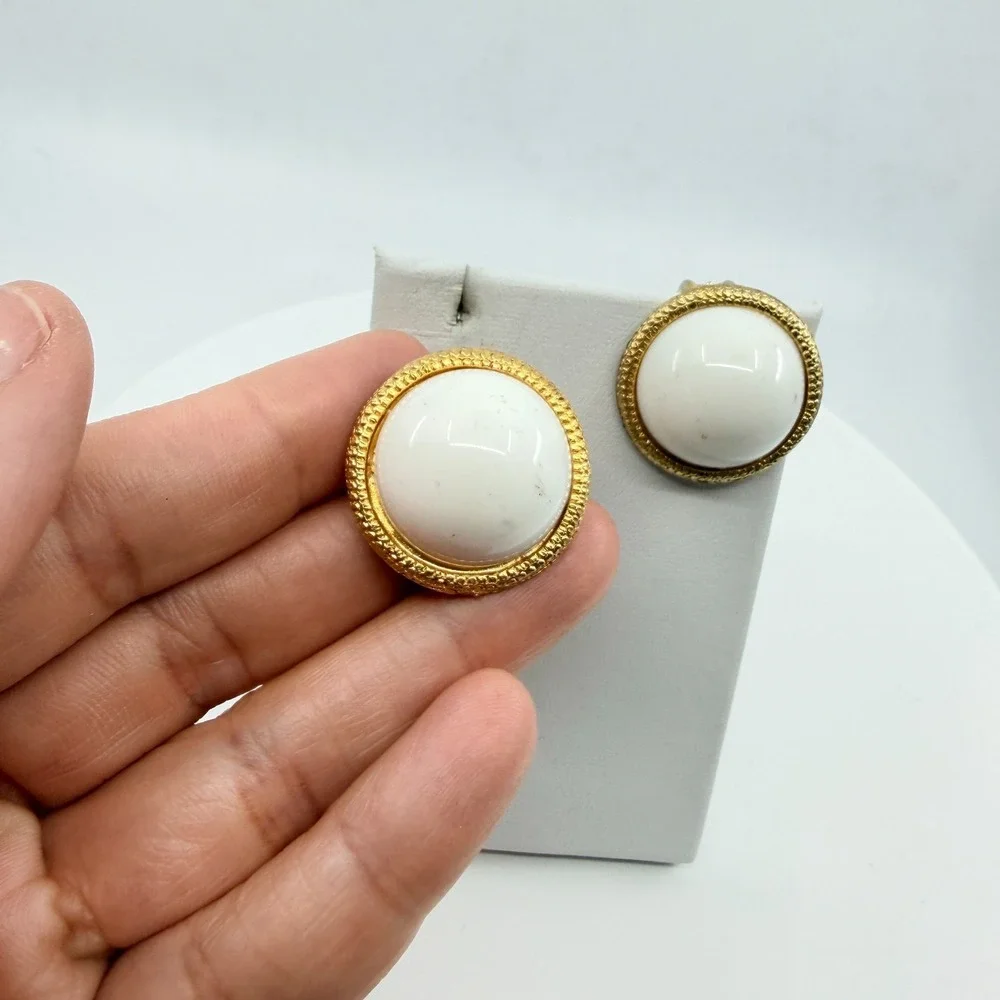 Vintage 80s Chunky White Cabochon Clip On Earrings Textured Gold Tone Round